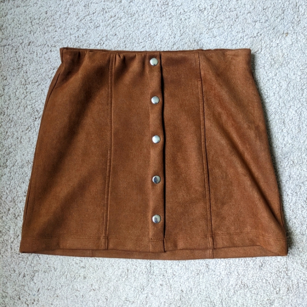 Brown suede mini skirt with a stretchy waistband, size medium - Picture 1 of 4